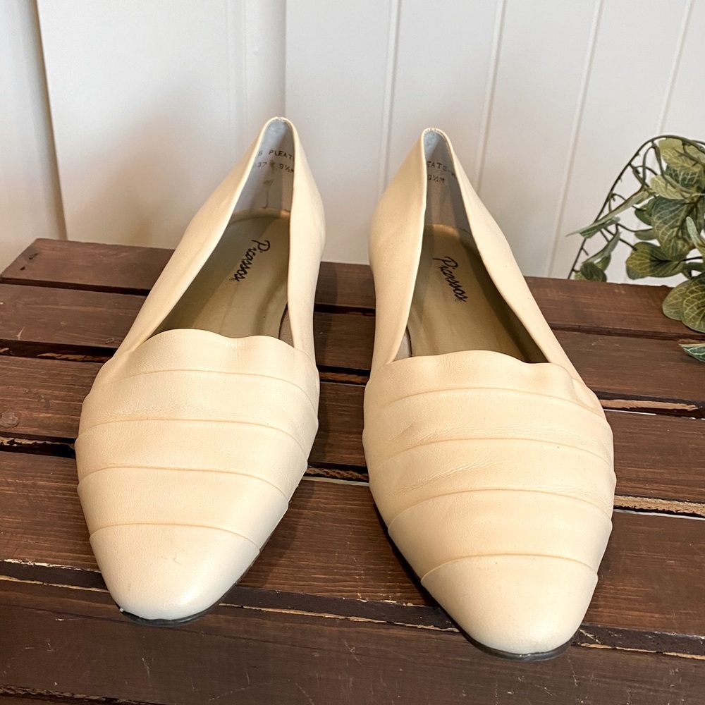 Like New!  Cute Leather Layered Flats